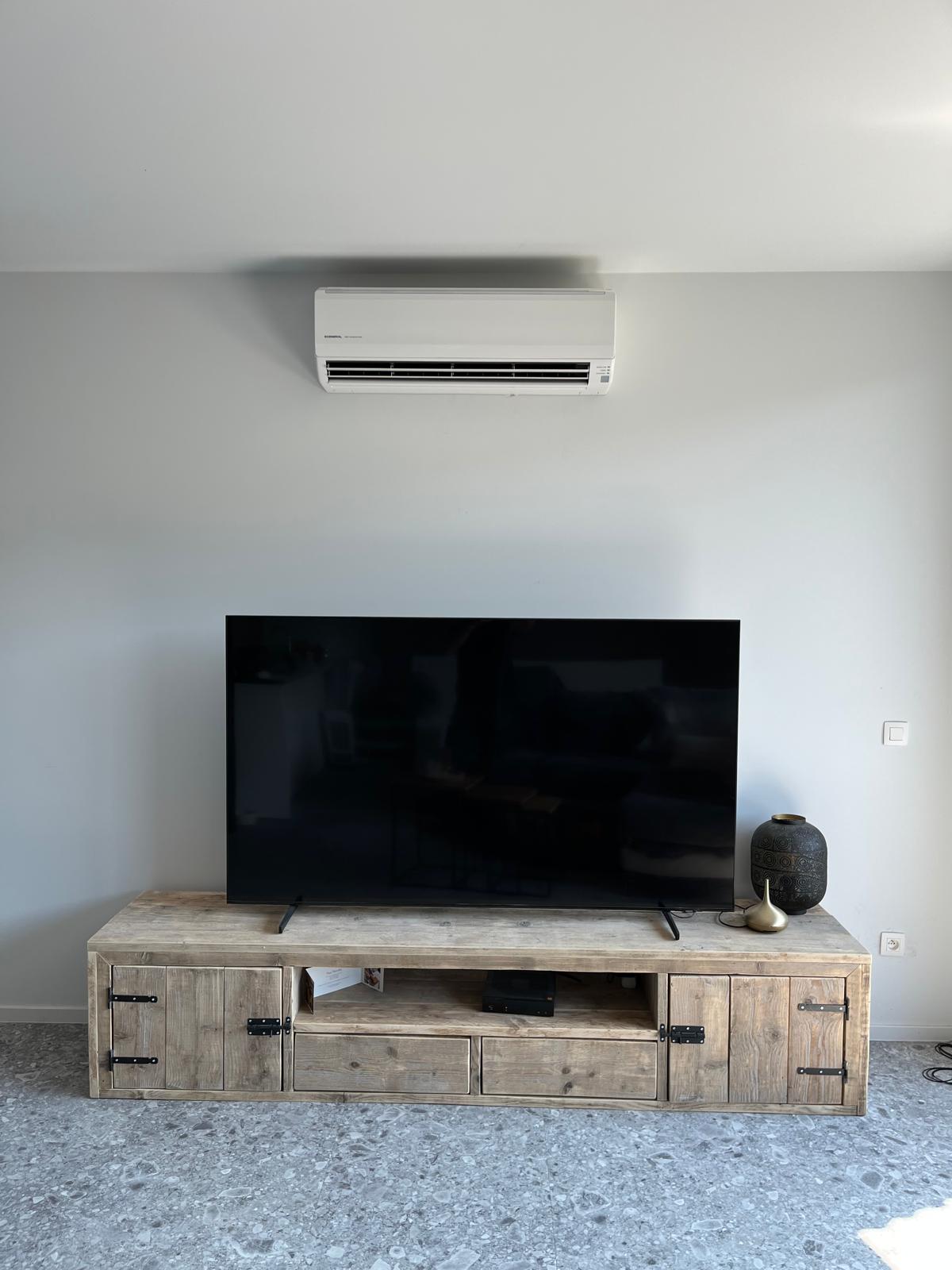 Foto van montage airco binnen